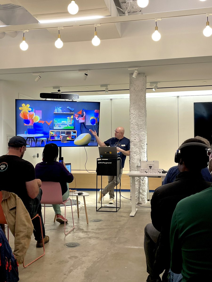 nayanika_ranjan's tweet image. Soul warming kick off start by Karen Chin and Joshua Alphonse at the DevFest NYC 2022. @puf Frank van Puffelen, giving an extremely insightful session on Firebase. 
Really grateful to be here. Thank You @DevsOnWix &amp;amp; @gdg_nyc 💛

#FirebaseDevFest 
#FlutterDevFest