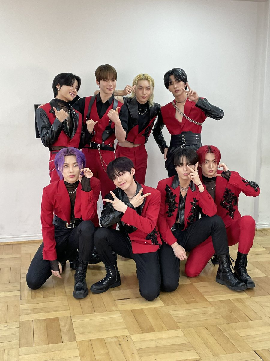 urishopcl's tweet photo. Hoy estuvimos con E'LAST como parte de la rueda de prensa por Kpop Chile Oficial🫶🏻

¡Entradas a la venta en Teatro Cousiño mañana a las 12:00! 

[ @ELASTofficial #ELASTCHILE ] https://t.co/1rcDy8kehi