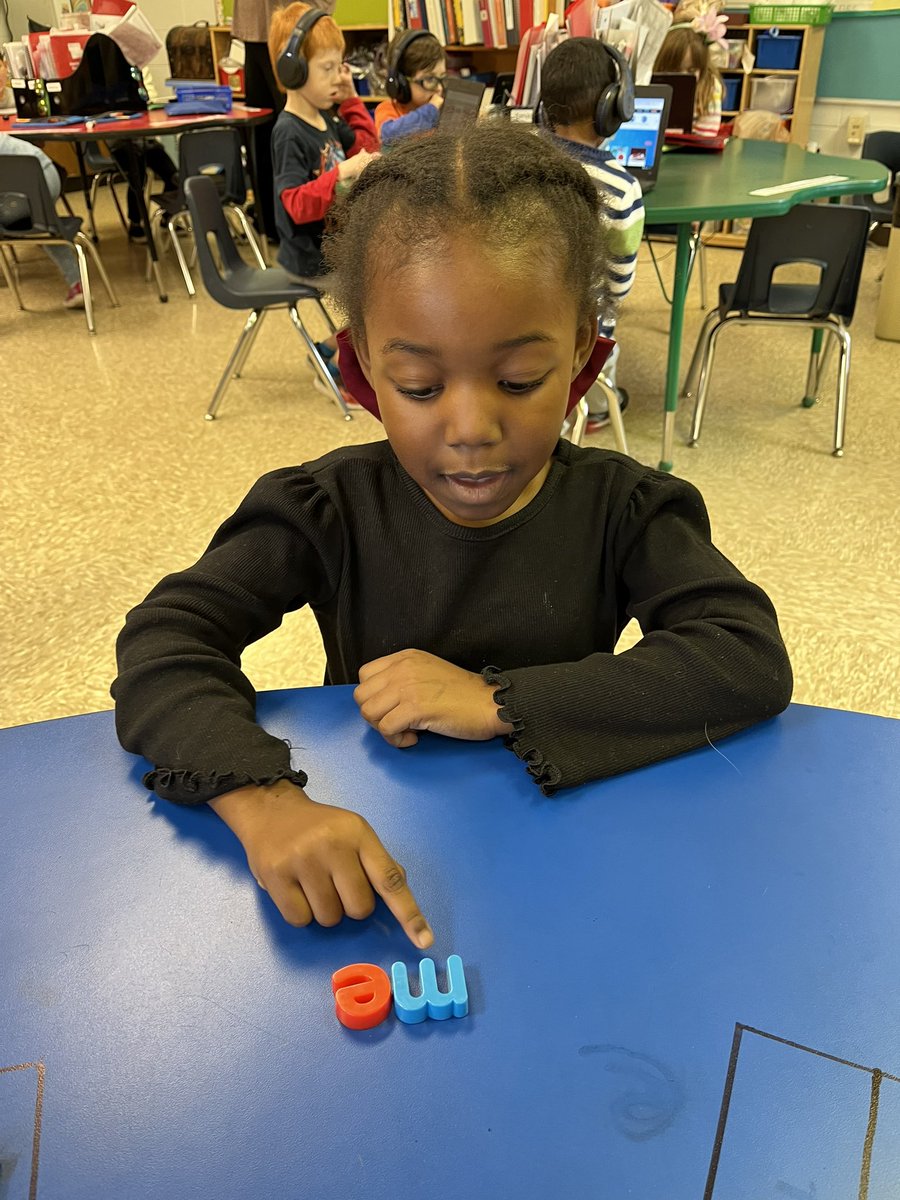 KlondikeMrsParr's tweet photo. Instilling a love for reading is one of the most rewarding parts of my job. I have a scholar in my classroom who announces, “This is the best day of my life!” each time he comes to my guided reading table. #readingismagic #janplan @MrBoyer134 @APKlondike @JcpsElemEla #klondikefam https://t.co/ecwrdLQXnI