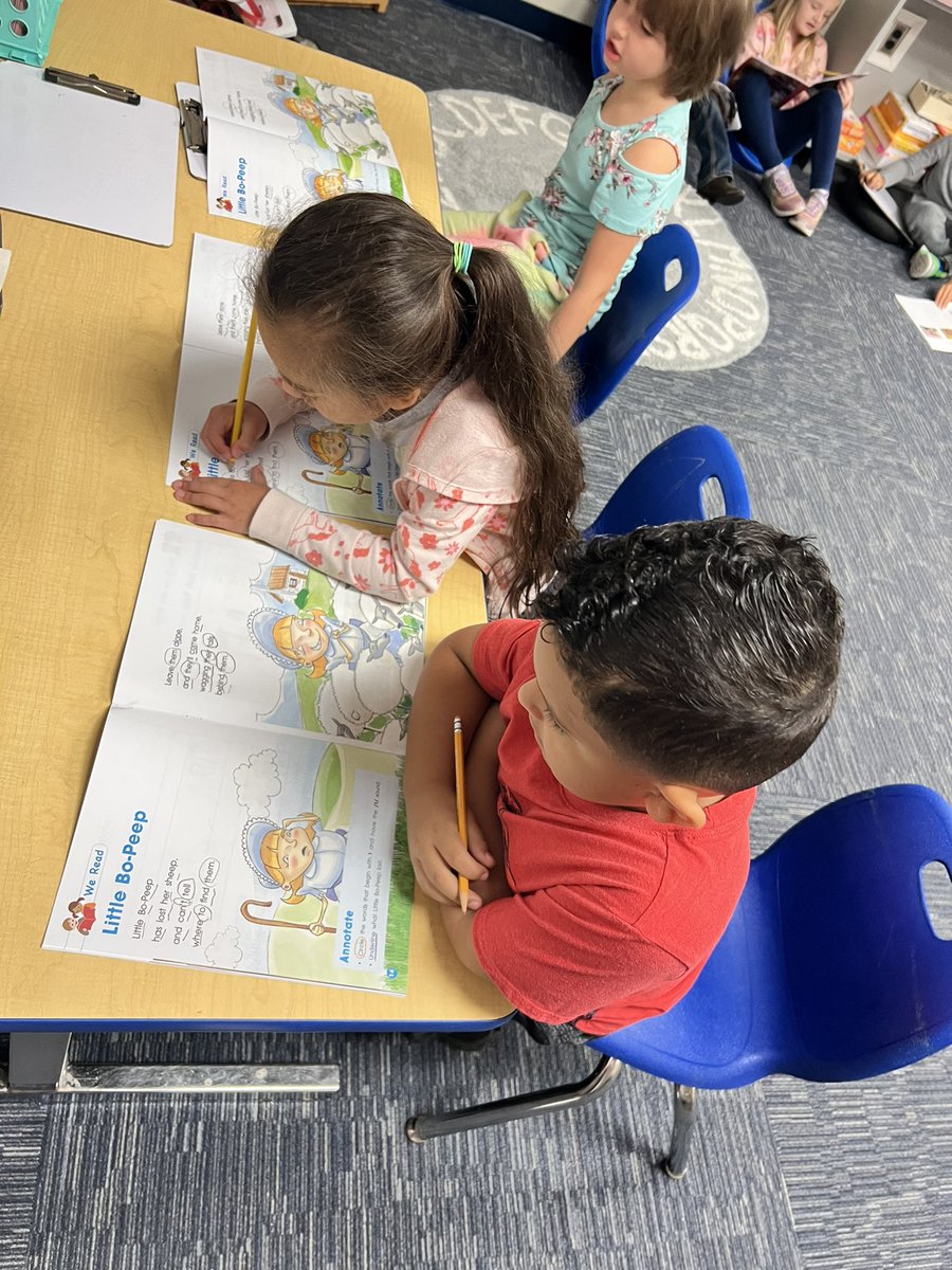 Ym_Clark's tweet photo. Alright…Stop! Collaborate and listen!  Clark’s Kinders are back with a reading mission! 

#iTeachKinder
#ClarksKinderCrew
#ProudRoadrunner
#MakeReadingFun 
#StudentCollaboration

@OCRoadrunners @volusiaschools @VCSNewTeachers https://t.co/t9eRj2YvUv