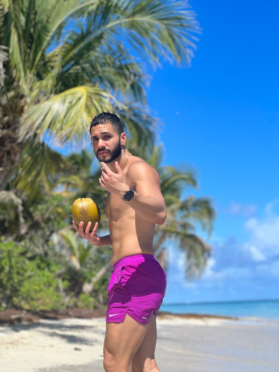 HotAs_July's tweet photo. Nutt drainer 3000 🥥🌴😋 https://t.co/oEKk1mHc84