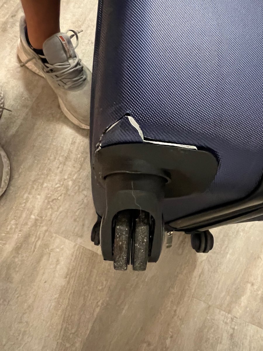 fcotroneo98's tweet photo. @SouthwestAir Nah no more question but it was so kind of them to be sorry for breaking my clubs that they broke my suitcase on the way back!! https://t.co/HjLhx90ZUX