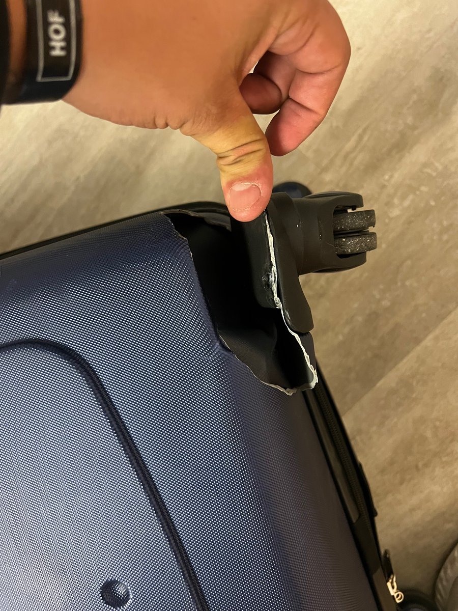 fcotroneo98's tweet photo. @SouthwestAir Nah no more question but it was so kind of them to be sorry for breaking my clubs that they broke my suitcase on the way back!! https://t.co/HjLhx90ZUX