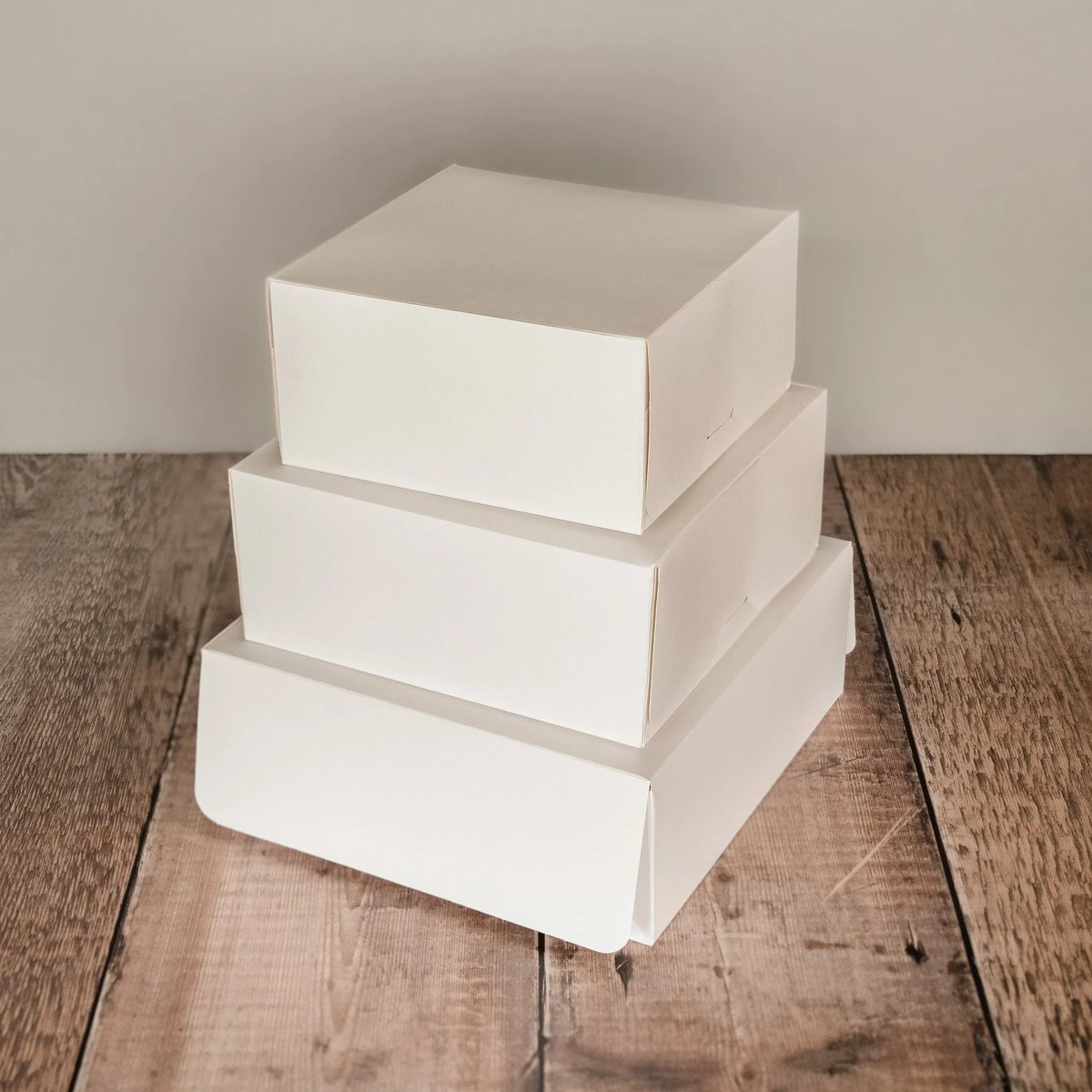 NaturePacUK's tweet photo. With the Bake Off more than halfway through, we know that freshly baked goods are on everyone’s mind. 

Our quick serve cake boxes are both recyclable and compostable, and perfect for a baked treat on the go. 

https://t.co/zGAk4LQWTb https://t.co/lge2IjT1kV