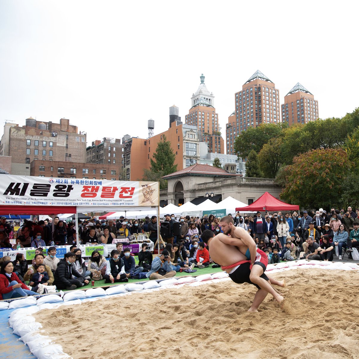 UnionSquareNY's tweet photo. The 2022 Korean Festival, hosted by @thekaagny, returns to #UnionSquareNY this Sun Oct 23 from 11 AM - 5 PM. #KAAGNY invites you to join them in celebrating Korean culture in NYC with food, vendors, performances, giveaways, and more!

More ➡️ https://t.co/NjLNfWKfQS

#USQEvents https://t.co/C4G6ALBSXL