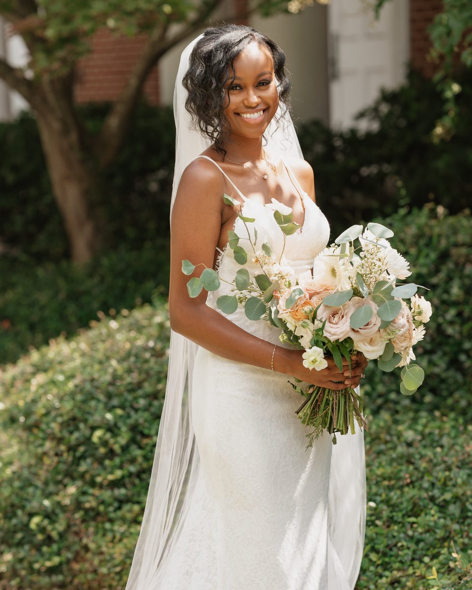 davidsbridal's tweet photo. DB Bride Kayla brought her whimsical wedding dreams to life 🌸💖

Tap the link to check out this backyard wedding on the blog! 🌿 https://t.co/0Ock9AbAw1

Instagram/youngladybusiness, https://t.co/ttBSO3rXbq https://t.co/jFoEKga121