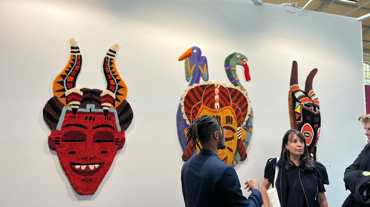 AAN9F_'s tweet photo. WE ARE LIVE! 

La première exposition liant NFTs et art africain en France a démarré aujourd’hui, à Paris. 

Willow Evann à l’honneur 🙌🏽

@AKAA_Fair #AlsoKnownAsAfrica #NFTartist #NFT #africanart https://t.co/WkkuAdNX2S
