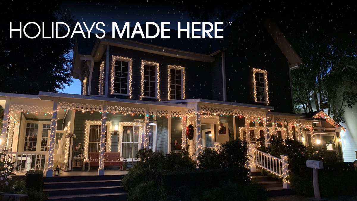 Just announced #HolidaysMadeHere.❄️ A winter holiday special feature included as part of all Studio Tours starting Dec. 22. Visit wbstudiotour.com for more details. @GilmoreGirls #Friends #GilmoreGirls