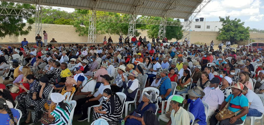 InviasOficial's tweet photo. #AEstaHora, @InviasOficial está presente en los diálogos que busca solucionar la crisis de desnutrición y garantizar los derechos de los niños y niñas wayúu. En este territorio avanzamos en acuerdos para la atención de puntos críticos de las vías de la alta, media y baja Guajira. https://t.co/vIttf6rU4p