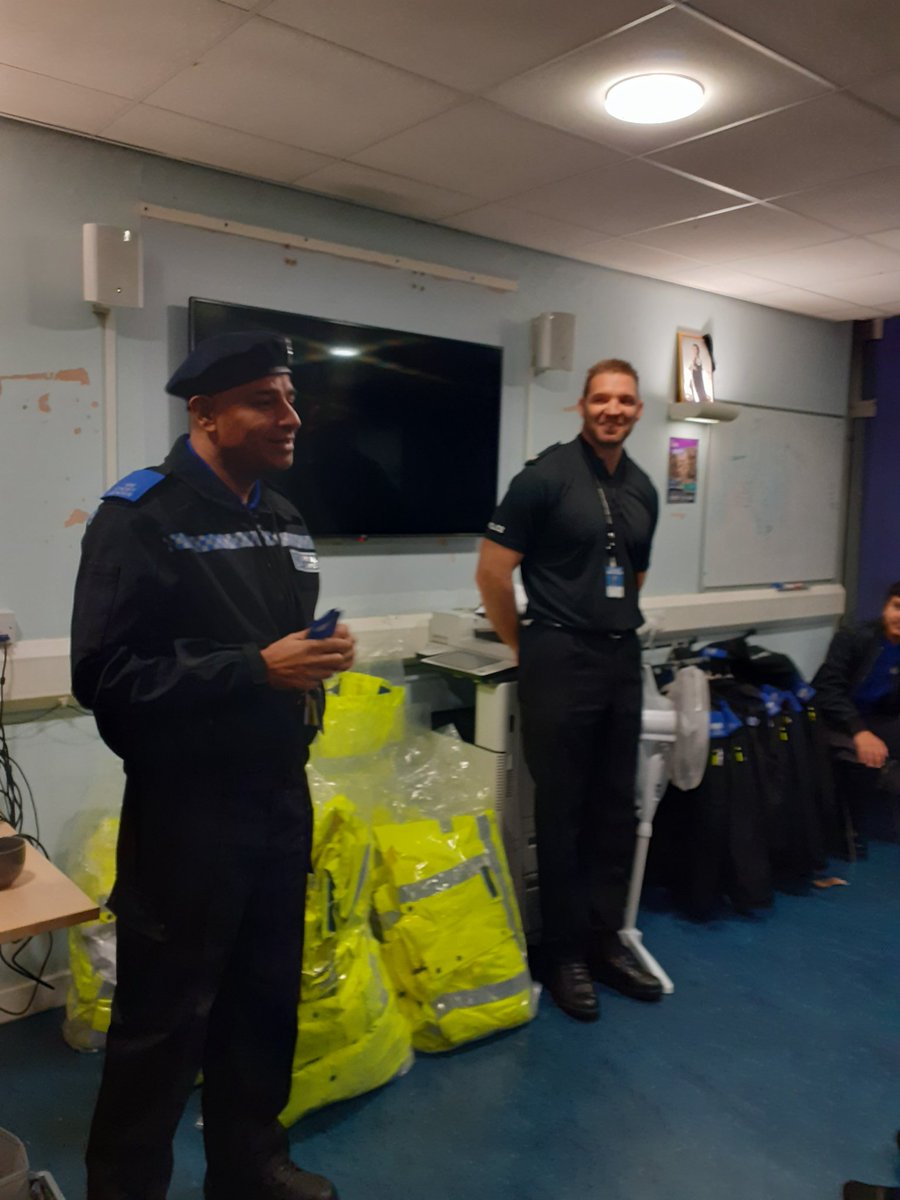 #BE1Cadets Unit Commander Gareth Mason hands over his Sliders to the New Unit Commander Shazad Malik. A heart warming thank you from the Cadets but we will see Gareth again. An amazing, dedicated leader who we cant say thank you to enough @CSuptMatShaer @DaveThompsonCC