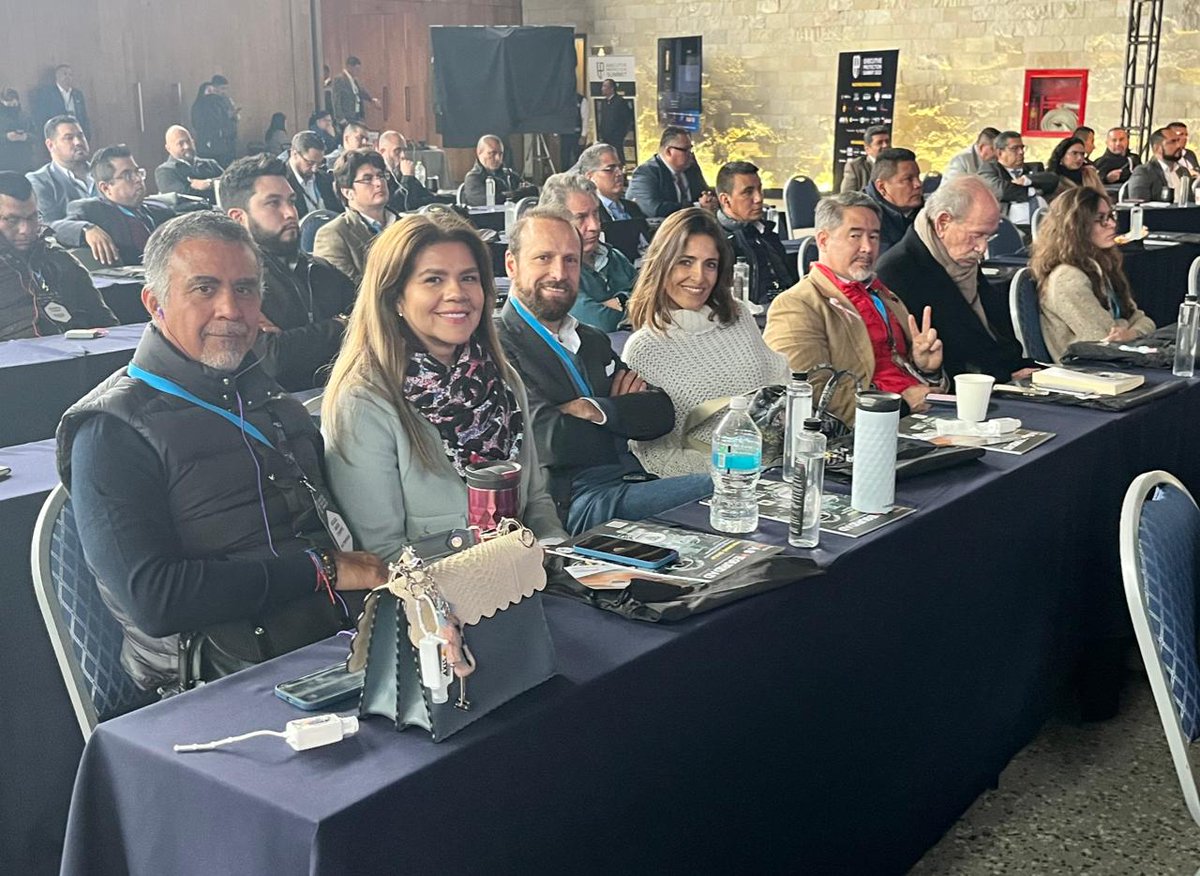 AMESP_oficial's tweet photo. Asisten:
Ing. José L. Alvarado de #GrupoConsultores - Lic. Rafael Abreu Ponce de #GORAT – Lic. @delicious_demon de @firstcallcss – Lic. Carlos López de @ASIseguridad – Ing. @makonancarrow de #DoormanPlus – Lic. Miguel Champo del Valle y Lic. Brisa Espinosa Ávila de @MULTIPROSEG_ https://t.co/jhm1n0Cui8