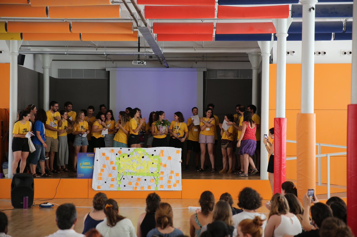 capcalerabcn's tweet photo. Vols conèixer i participar a la @capcalerabcn ? 🙌🏽 

Aquest dilluns 24 d’octubre fem assemblea en obert per a totes les interessades! 🗓✍🏽

19h al Casal de Joves Autogestionat de Ciutat Vella (Carrer dels Capellans, 12, Barcelona). https://t.co/pTjs6Dm7LE
