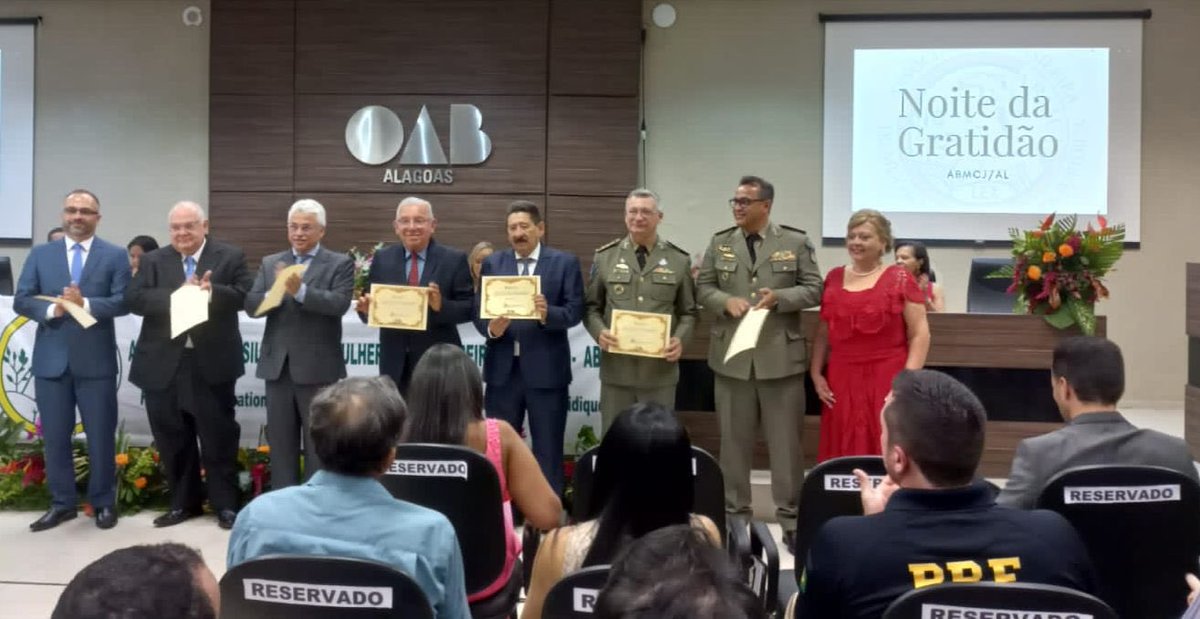 cavalcantimanso's tweet photo. Agradeço a #abmcjal pelas homenagens que recebi. A solenidade foi na #oabal @OABAlagoas com a presença de várias autoridades, inclusive da @Nataliafvs , Vice-presidente da OABAL. https://t.co/wgEI6t0Bwa