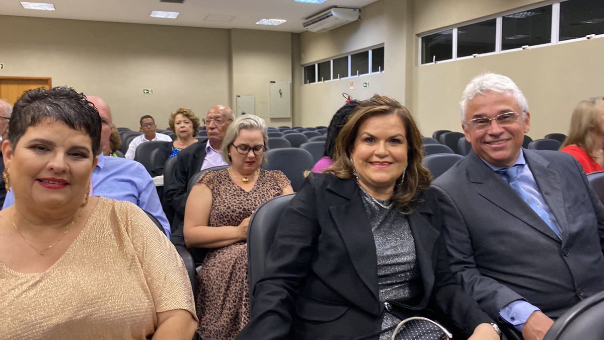cavalcantimanso's tweet photo. Agradeço a #abmcjal pelas homenagens que recebi. A solenidade foi na #oabal @OABAlagoas com a presença de várias autoridades, inclusive da @Nataliafvs , Vice-presidente da OABAL. https://t.co/wgEI6t0Bwa