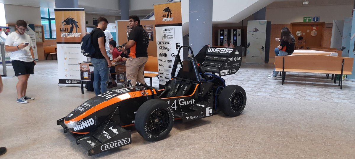 UJIuniversitat's tweet photo. 21/10/22. Presentación del coche #FormulaStudent @MotorsportUJI, proyecto albergado en @espaitec, programa #UJILab Innovació. Aula Magna @ESTCE_UJI a las 18 h. Abierto a toda la comunidad universitaria, patrocinadores y estudiantdo impulsor. https://t.co/Gx0pcKbwa1 https://t.co/eJMdq80DTI