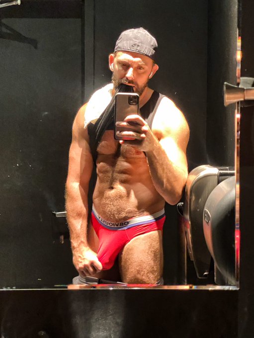 Need a workout buddy to push me harder. 🐺 https://t.co/QY3B8kfXJt