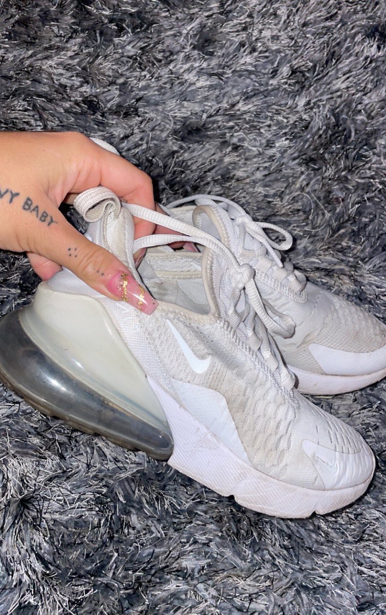 FemdomLola's tweet photo. SELLING these worn gym trainers 🚨 https://t.co/6t6nIC76z8