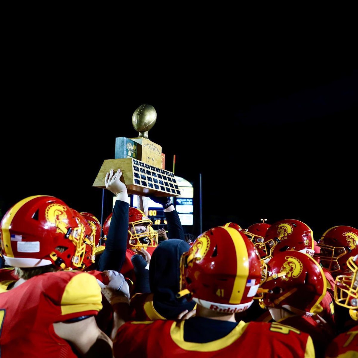 JerryAPay77's tweet photo. It has been a wild three weeks wins over Taylorville then winning the Clash over Mattoon then the last second win over Mt Zion. We end the season in Salem looking for win number 4. https://t.co/JElRwwP1OL