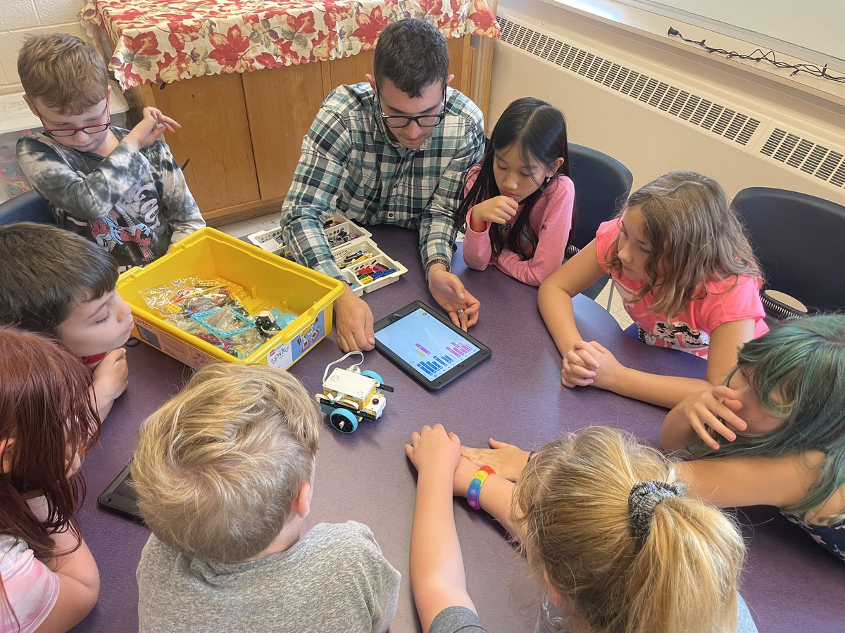 JillianCurrie2's tweet photo. Our First @firstlegoleague lunchtime session in the LLC @BAE325school @NLESDCA. Thanks @MrPDoran for taking the lead on this. #iamstilllearning #spike #legoeducation https://t.co/Qv00NwcMSA