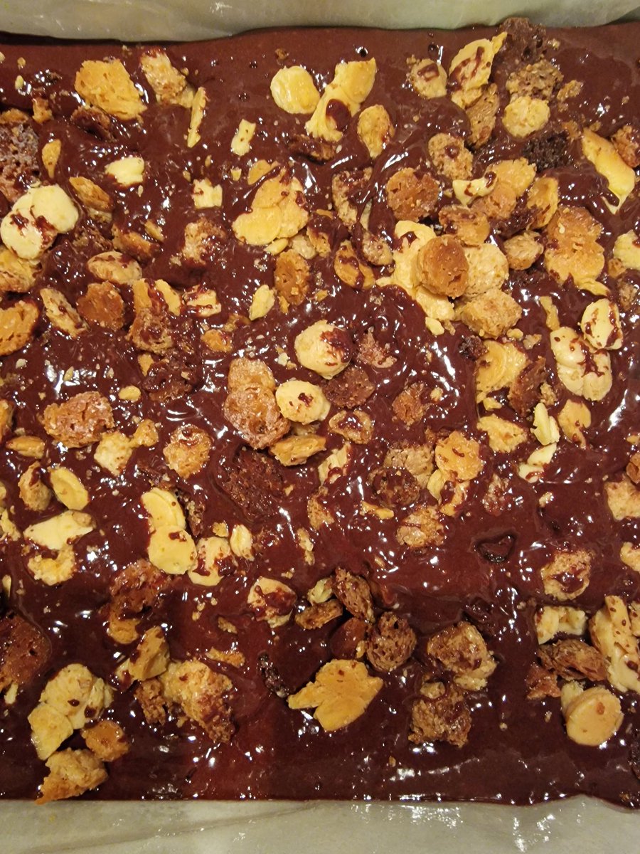 NjDimond's tweet photo. @sbnurney gooey chocolate brownie with toasted white chocolate chips #bakesale https://t.co/o6gbxi8ut5