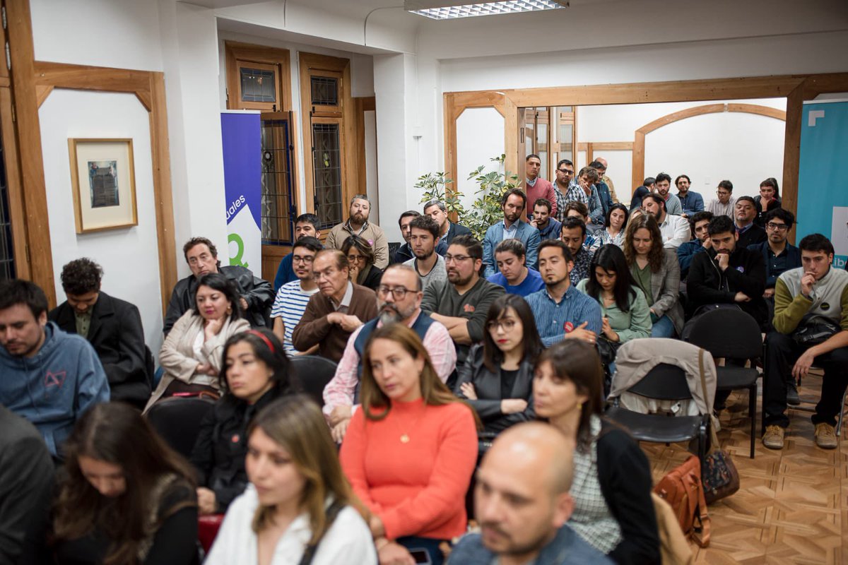 Liberales_Chile's tweet photo. Ayer en nuestra sede recibimos a @JuliMinoves, pdte honorario de @LiberalInternat y @WillBTownsend, secretario general de LI, para hablar sobre cómo profundizar la democracia y conquistar más libertades, en un contexto del aumento del autoritarismo y el populismo. https://t.co/2MEldcW4IN