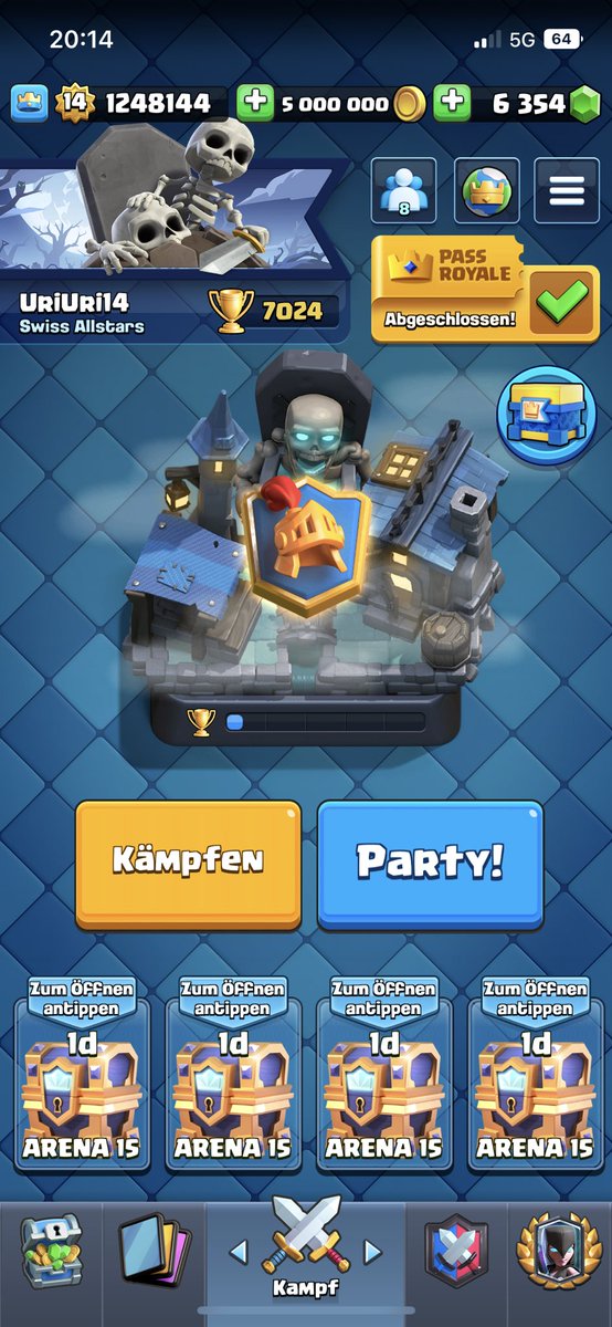 _uriuri14's tweet photo. @anthm98 @labib_safwan012 @ClashRoyale I have the same chests but more money🤓 https://t.co/4MYA6G9Nen
