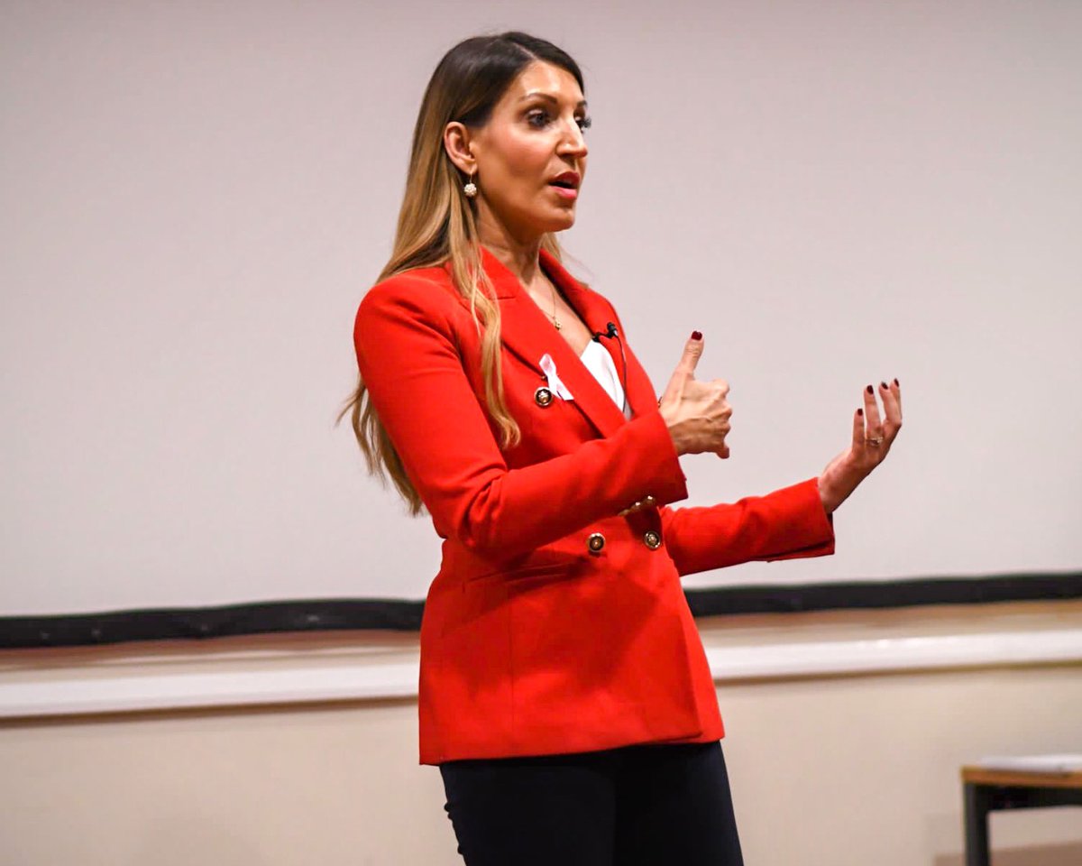 BSMSMedSchool's tweet photo. 🗣“As doctors we have very important voices and windows into worlds, here and abroad, that are unique and special… and to advocate for those in need.”

Great to welcome @DrRosena to BSMS and hear about her journey into medicine and parliament! #welcometalk #lecture https://t.co/RUkWlGAxFV