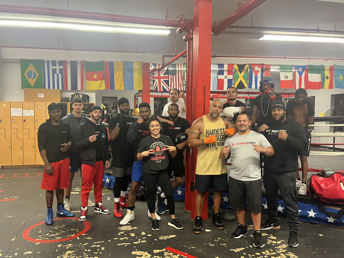 Boxingology's tweet image. A Team that Stands together Fights together. 

A-Team! 

#ateam #boxingteam #teamworkmakesthedreamwork💯 #boxingologyfamily #boxingology #gymfamily