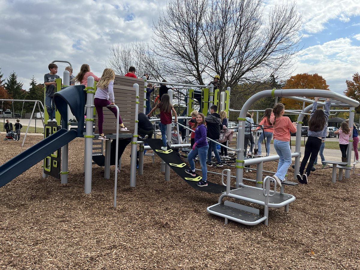 RobyJulie's tweet photo. Grand opening day for our playground has been a huge success! https://t.co/RbaIDKj4kh