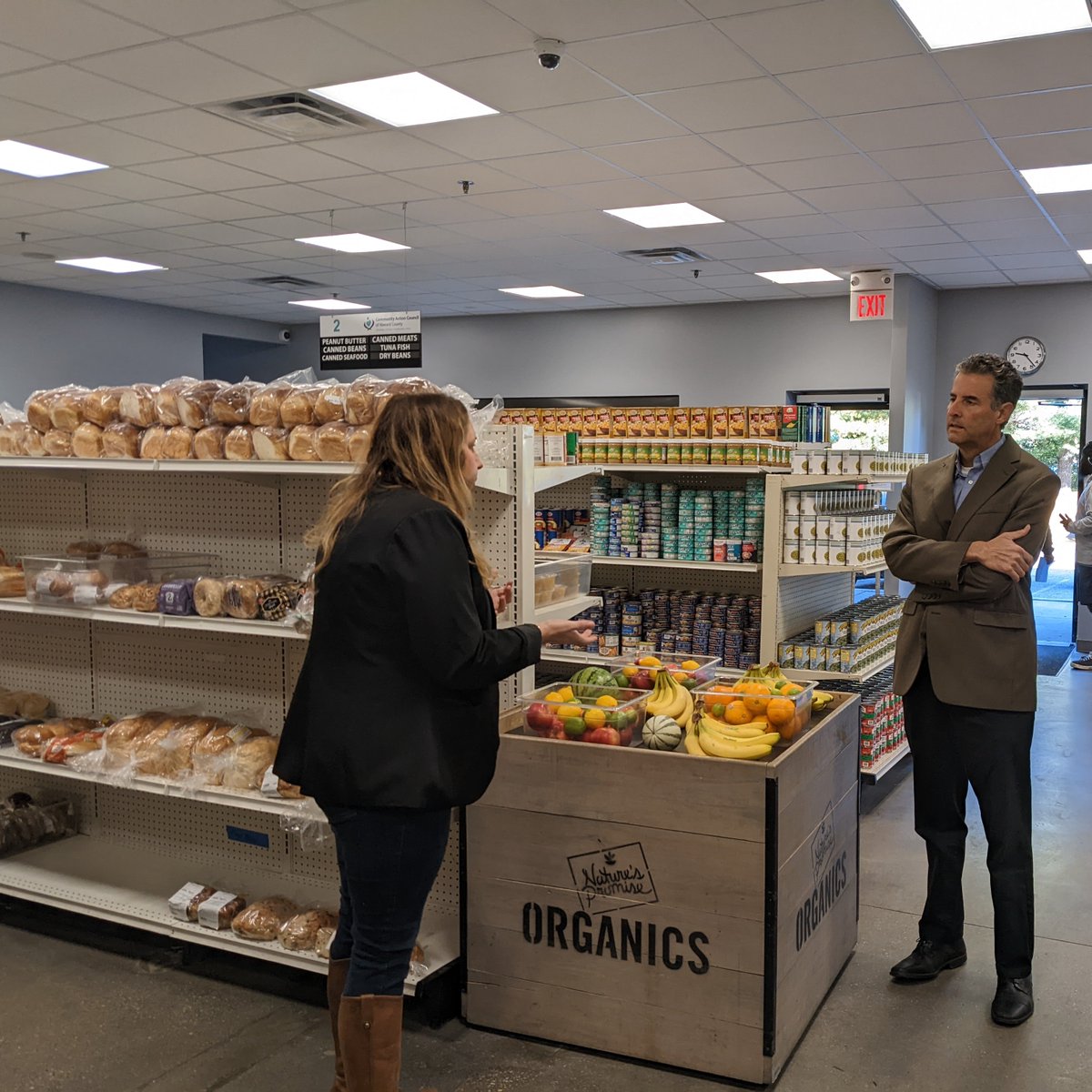 I visited the @HoCoCAC Howard County Food Bank to better understand the challenges in meeting the increased need for food assistance due to COVID-19 and rising prices. To support their work, I remain a strong advocate for boosting food security and nutrition assistance programs.