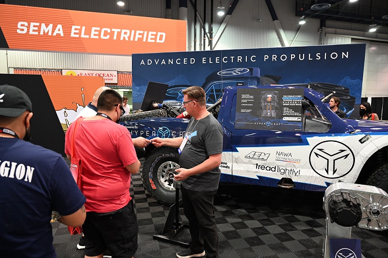 Read up on how the EV market is changing the landscape of #semashow2022 
gearvlogz.com/ev-throughout
#gearvlogz #blogger #electricvehicles #electricvehicle