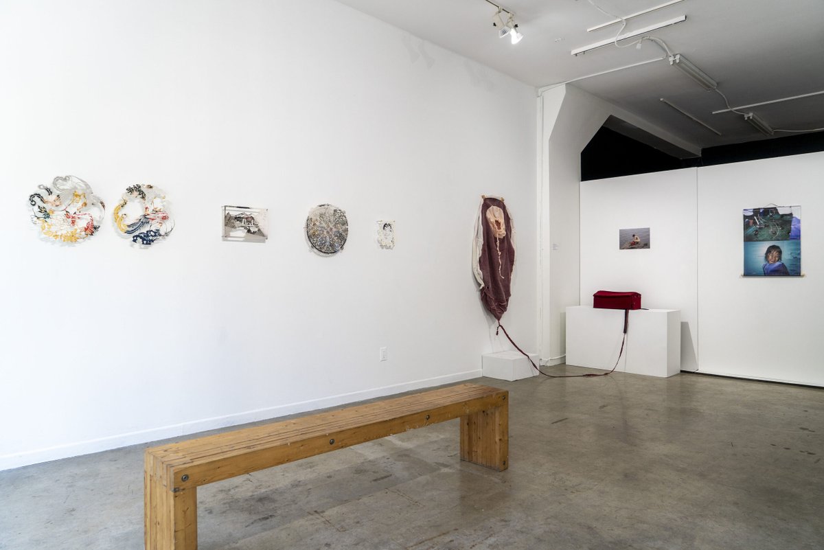 Read on esse.ca | A review by Chloë Lalonde on the exhibition 𝐻𝑜𝑤 𝑓𝑎𝑟 𝑐𝑎𝑛 𝑤𝑒 𝑠𝑒𝑒 𝑤𝑖𝑡ℎ𝑖𝑛?, on view at <a href="/lacentralemtl/">LA CENTRALE</a> until November 3rd [en anglais].

⤷ esse.ca/compte-rendu/h… 

#review #revueEsse #contemporaryart
