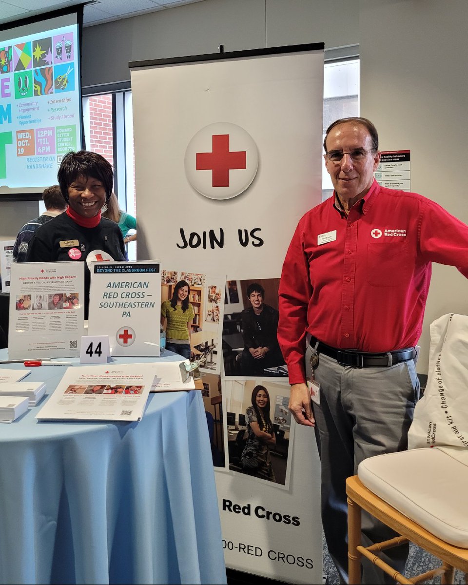 RedCrossPhilly's tweet photo. #RedCrossers in the community! LaVale Anderson and Ned Bloom represented us yesterday at @TempleUniv's Beyond the Classroom volunteer and internship fair. Interested in this kind of #volunteer opportunity? Visit https://t.co/EtT8s0sWxs to join our community outreach team! https://t.co/UoGvQlEirS