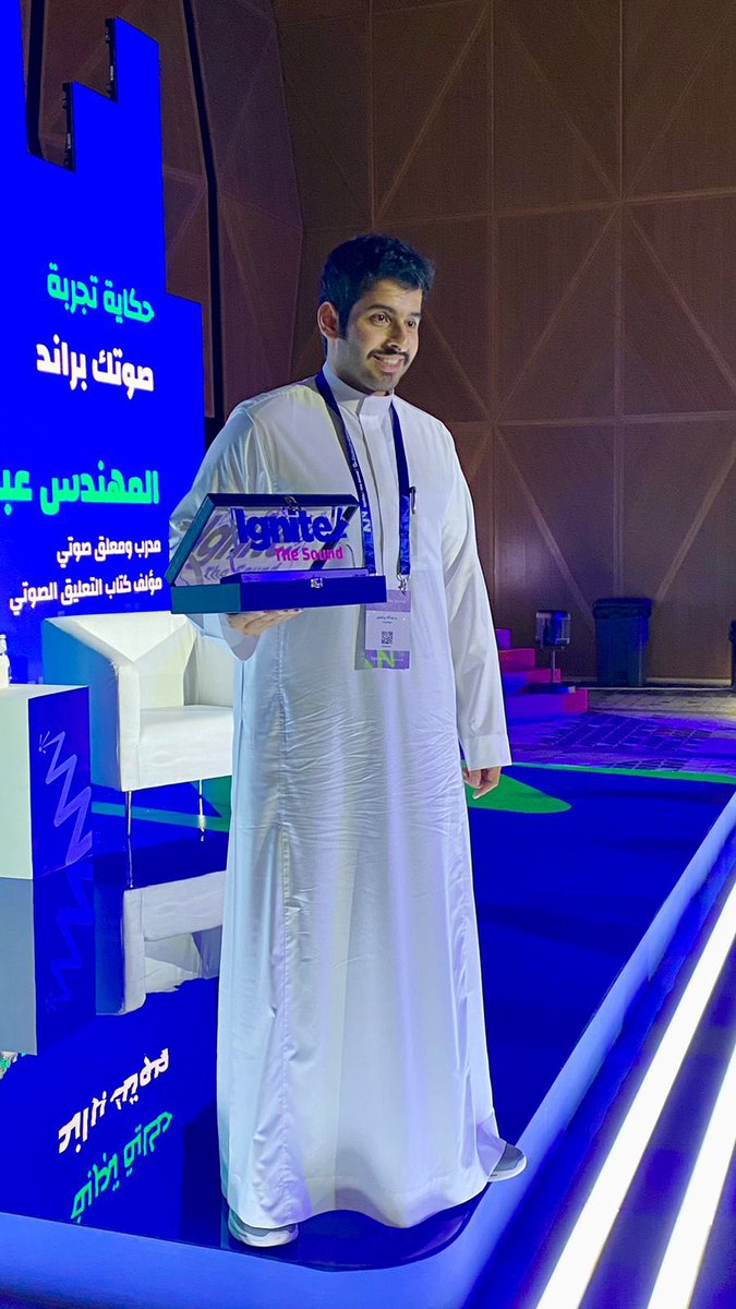 Allaaboun's tweet photo. سعيد بمشاركة تجربتي الخاصة في تعلم التعليق الصوتي وبناء مشروعي الخاص #صوتك_براند على مسرح #صوتك_مؤثر واشكر جميع من حضر اسعدتموني والله..🙏🏻❤️ https://t.co/uET6dwV3Yy