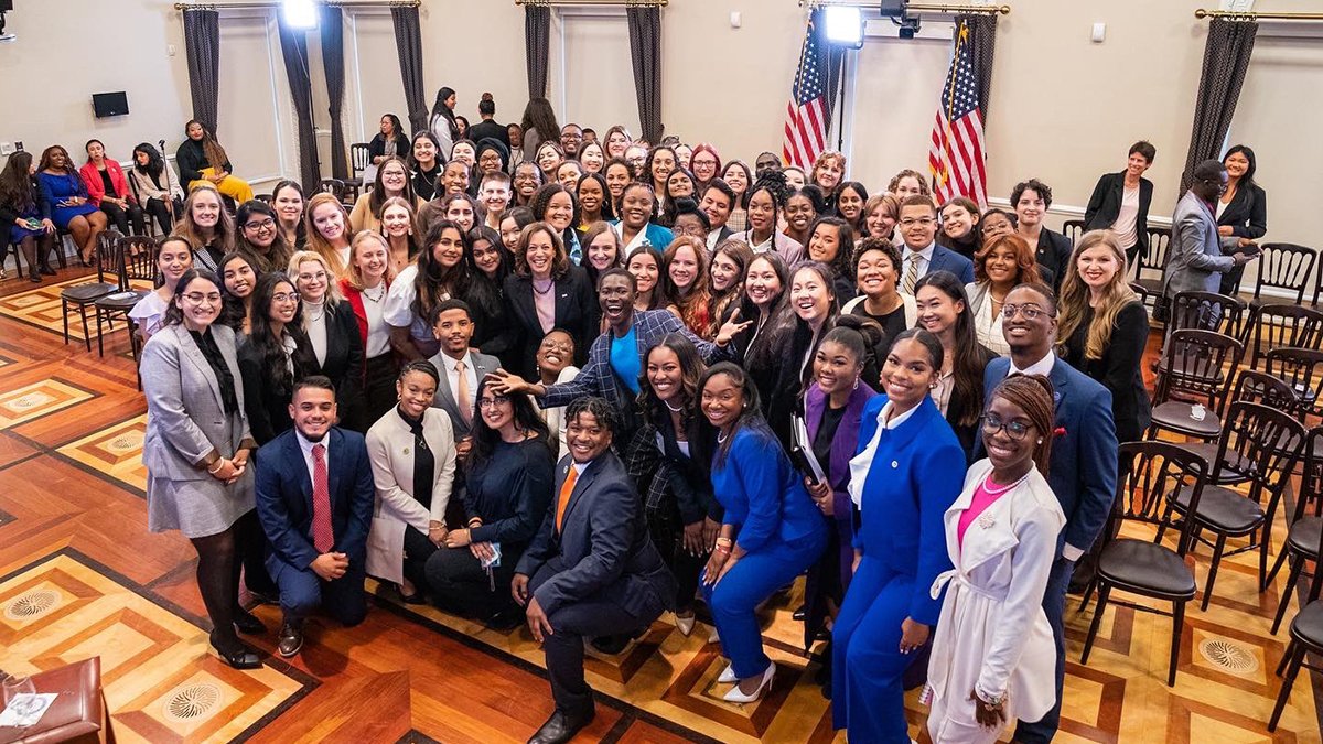 UCRiverside's tweet photo. WOW! @ucrspp student Catherine Mah was recently invited to the @WhiteHouse to discuss reproductive rights with @VP Kamala Harris and other student leaders from around the country! We’re so proud of you, Catherine! 🙌 @AdvocatesTweets @WhiteHouseHPI https://t.co/827ZqDihHc