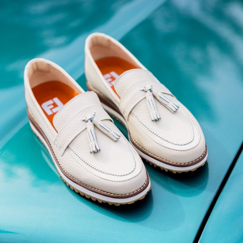 FootJoy's tweet photo. Classic Comfort.
An all-new casual style you can wear effortlessly on and off the course.
#FJSandy