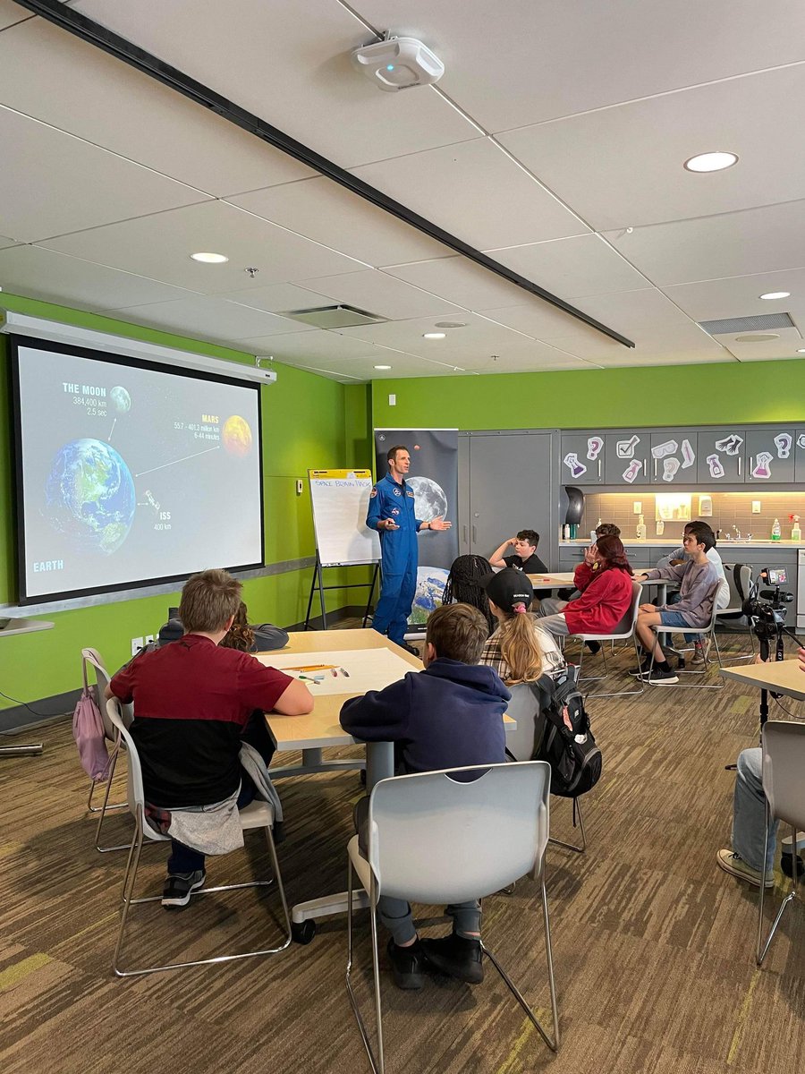 CSA astronaut Joshua Kutryk is in Vancouver today to launch our new Space Brain Hack! 🧠🪐 Be a part of this new challenge, starting now (for grades 6 to 12): asc-csa.gc.ca/eng/youth-educ…