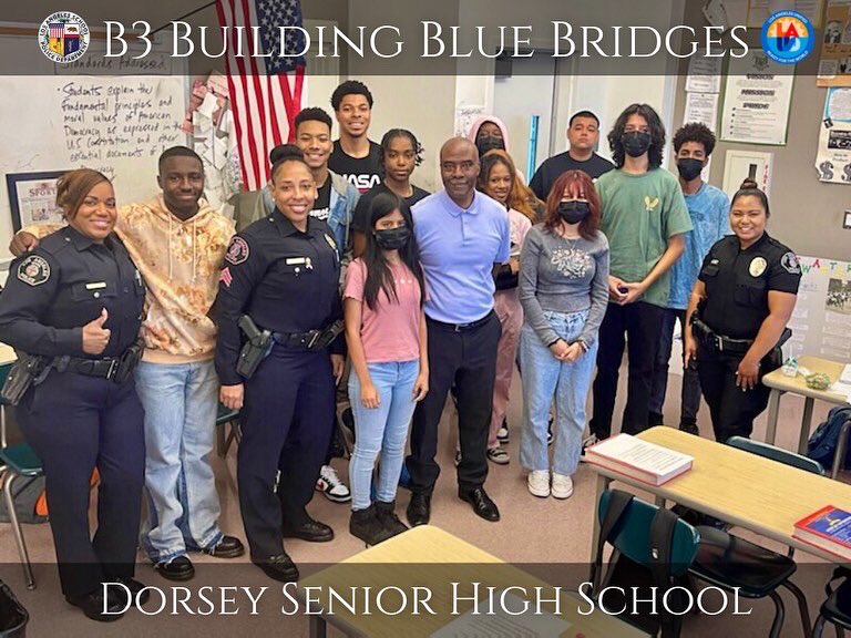 LASchoolPolice's tweet photo. Yesterday#LASPD held a second B3-#BuildingBlueBridges collaboration with Dorsey High School students. Officers had the opportunity to meet new faces & continue ongoing conversations about community & law enforcement.
#DorseyHS #BuildingBlueBridges #LAUSD #PoliceWomen https://t.co/B13RjTGG1v