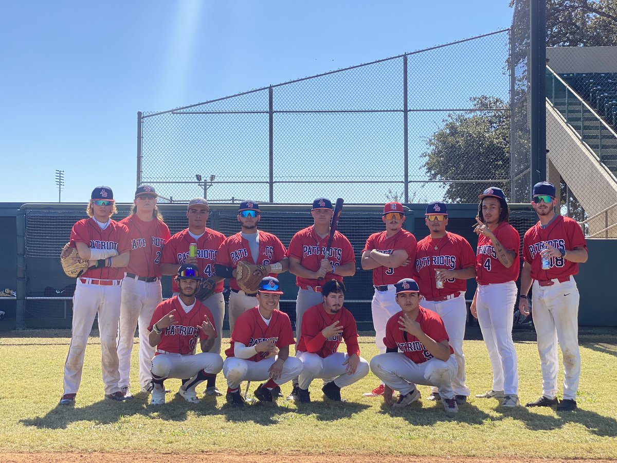 BaseballAbu's tweet photo. ⚾️ Winners bracket ⚾️

The #1 seed Emus (red) take on the #5 seed Kangaroos (navy) in the first game of the winners bracket. 

#Fallworldseries #TDUP https://t.co/b41RyWTA3e