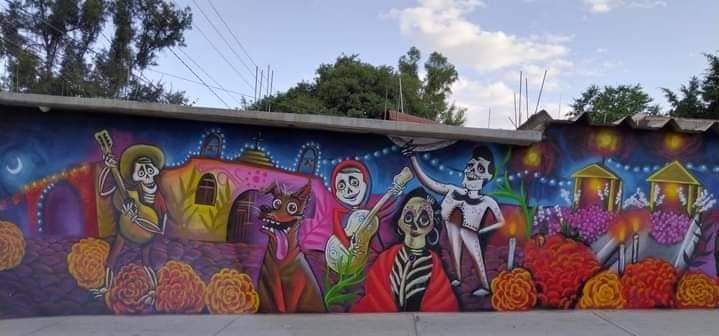 CentralQNoticia's tweet photo. 🏵️🕯️¡SE ACERCA UNA DE LAS ÉPOCAS FAVORITAS DEL AÑO!
#Oaxaca se viste de majestuosos #Murales alusivos a #DíadeMuertos anunciando #Comparsas y #Muerteadas para llenar de color y tradición las calles.
¡Así se celebra #Noviembre!

#CentralQNoticias #Noticias #Oaxaca https://t.co/9DurQYc4xc