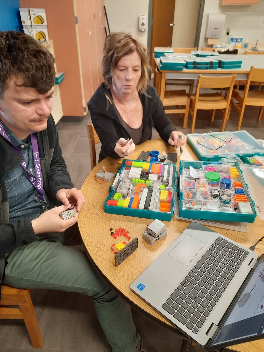 Introduction to VEX Go Kits. <a href="/VEXRobotics/">VEX Robotics</a> @Five_StarTech #WeAreFiveStar <a href="/southdearborncs/">South Dearborn Community School Corporation</a>