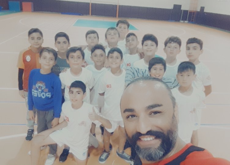 ZENGER GÜÇ ORTAOKULU KÜÇÜK ERKEK HENTBOL TAKIMI HAZIRLIKLARI ARALIKSIZ DEVAM EDİYOR