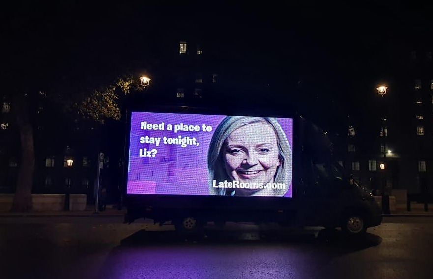 LateRooms.com tweet media