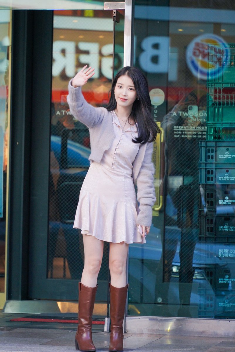 iuaenapieces's tweet photo. Gourgeous and cute #IU [#아이유 #이지은] https://t.co/1l33ozsxZd