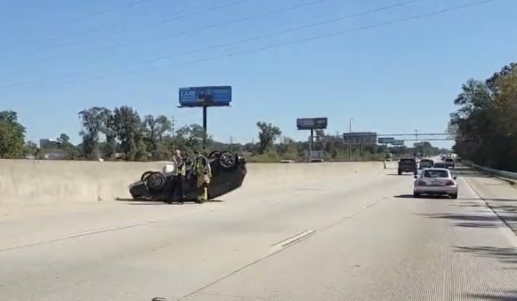 TRAVEL ALERT: A crash involving an overturned vehicle has the left two lanes blocked on I-26 eastbound near Dorchester Road. One lane is open to traffic. 📸: Andrew Tran