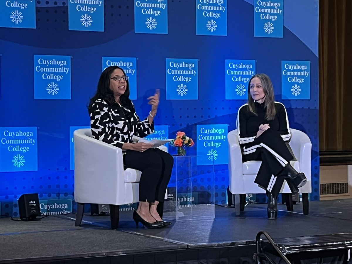 ErinD_PNC's tweet photo. What an amazing way to spend an afternoon! Thank you @TriCedu for hosting @PatriciaHeaton at #PresidentialScholarshipLuncheon! https://t.co/tVnP0c9dF1