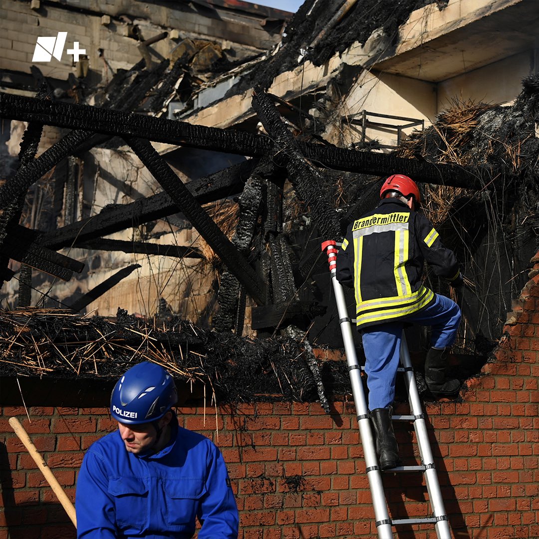 visegrad24's tweet photo. A refugee center for Ukrainians burned down this morning in Germany.

Investigators believe it was politically motivated arson as someone had painted a swastika on the building on the previous night.

14 Ukrainians were inside when the fire started. https://t.co/BXG43mQGn4