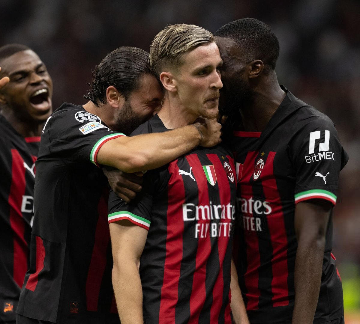 goalg0ys's tweet photo. Alexis Saelemaekers, Fikayo Tomori &amp; Davide Calabria (AC Milan, 2022). #hotthreesome https://t.co/l5bc5d1xfH