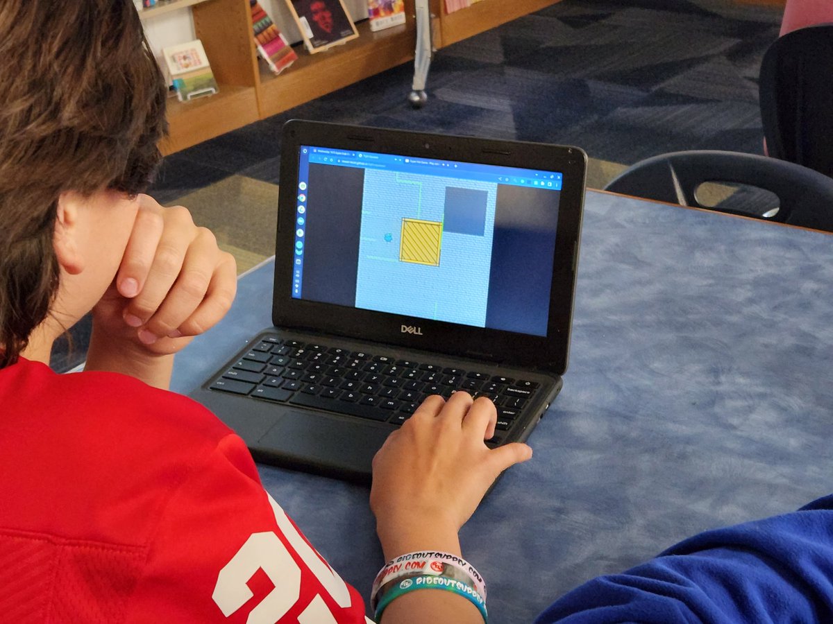 PVMS_library's tweet image. HS student M.W. stopped by to chat with PV&apos;s Video Game Design class about the process of making a game and shared some of his games with us to play test and give feedback! @PVPantherPride