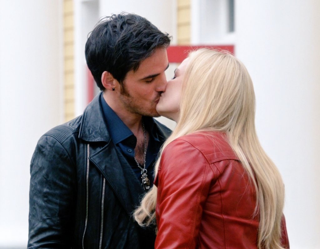EnchantedSwans's tweet photo. ✨ CS Collection
CS kisses | 4x19-20
😍🥰❤️
#captainswan #emmaswan #killianjones #jennifermorrison #colinodonoghue #onceuponatime #ouats4 #cscollection #cskiss #captainswankiss #captainswankisses https://t.co/K3IH3sdhjx